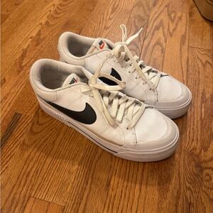 Nike White and Black Sneakers